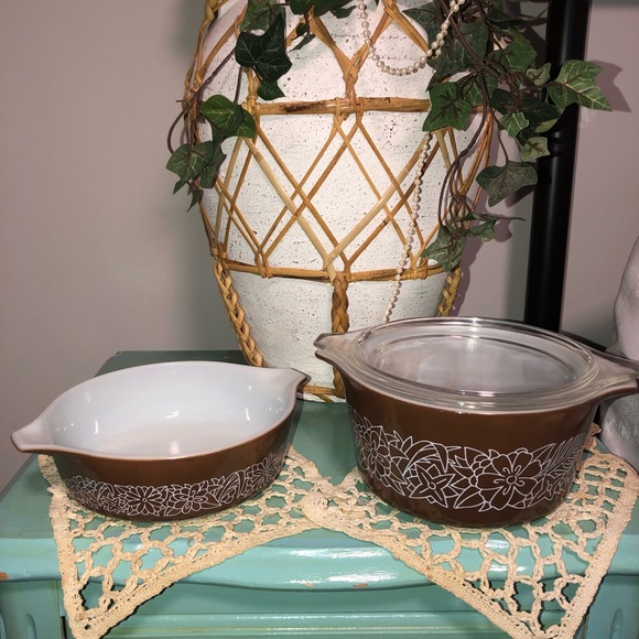 VTG Pyrex Woodland casserole dishes one too nice!! - Picture 3 of 11